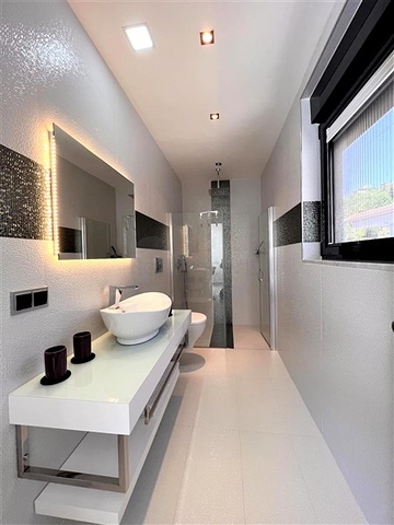 Эксклюзивная вилла с панорамным видом в центре Алании