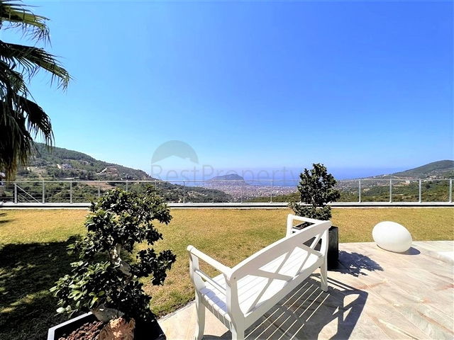 Эксклюзивная вилла с панорамным видом в центре Алании