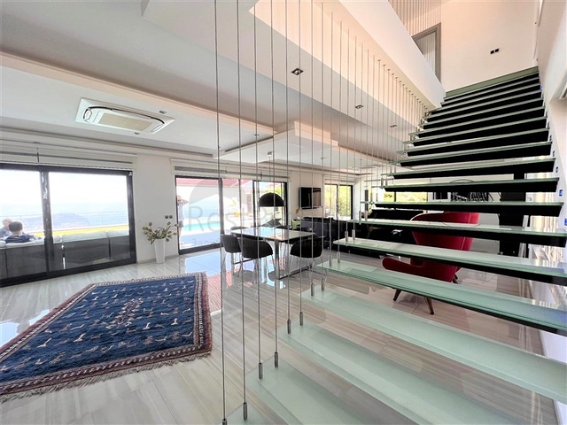 Эксклюзивная вилла с панорамным видом в центре Алании