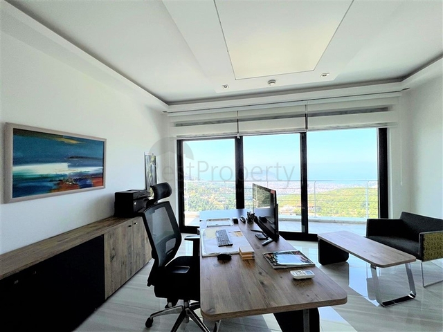 Эксклюзивная вилла с панорамным видом в центре Алании