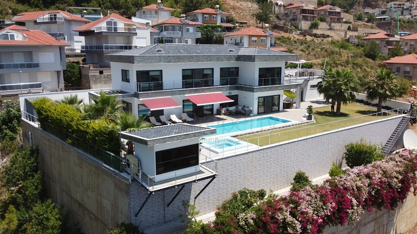 Эксклюзивная вилла с панорамным видом в центре Алании