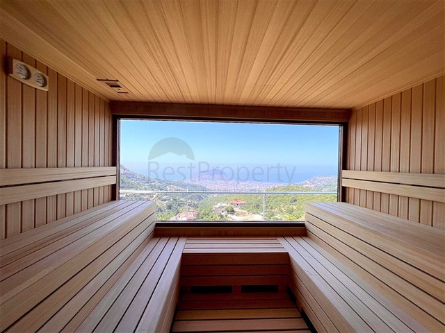 Эксклюзивная вилла с панорамным видом в центре Алании