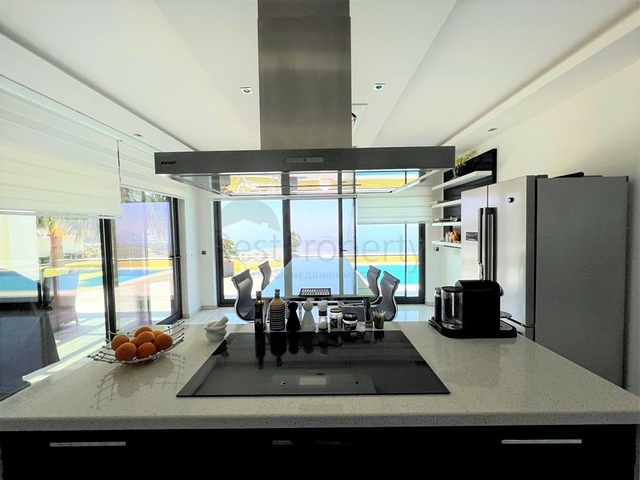 Эксклюзивная вилла с панорамным видом в центре Алании