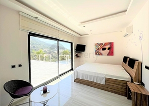 Эксклюзивная вилла с панорамным видом в центре Алании