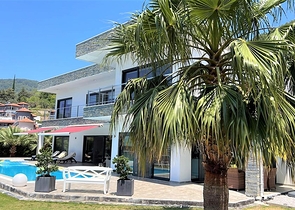 Эксклюзивная вилла с панорамным видом в центре Алании