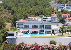 Эксклюзивная вилла с панорамным видом в центре Алании