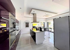 Эксклюзивная вилла с панорамным видом в центре Алании