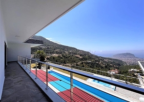 Эксклюзивная вилла с панорамным видом в центре Алании