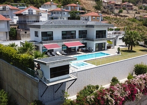 Эксклюзивная вилла с панорамным видом в центре Алании