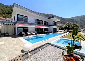 Эксклюзивная вилла с панорамным видом в центре Алании