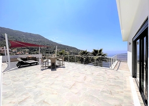 Эксклюзивная вилла с панорамным видом в центре Алании