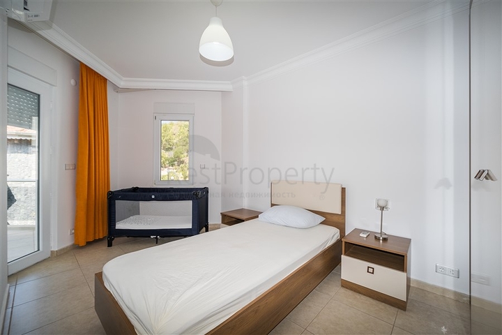 Вилла с панорамным видом на Средиземное море и горы в районе Бекташ