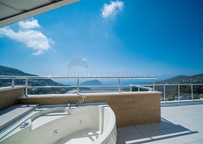 Вилла с панорамным видом на Средиземное море и горы в районе Бекташ