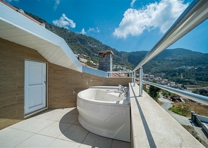 Вилла с панорамным видом на Средиземное море и горы в районе Бекташ