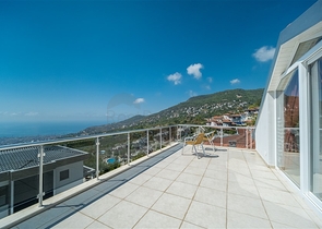 Вилла с панорамным видом на Средиземное море и горы в районе Бекташ