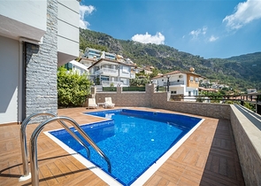 Вилла с панорамным видом на Средиземное море и горы в районе Бекташ