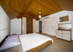 Вилла с панорамным видом на Средиземное море и горы в районе Бекташ