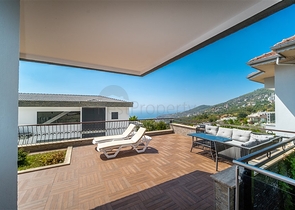 Вилла с панорамным видом на Средиземное море и горы в районе Бекташ