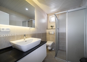 Вилла с панорамным видом на Средиземное море и горы в районе Бекташ