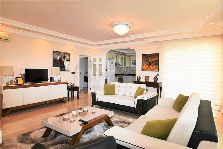 Вилла с видом на Средиземное море в районе Демирташ