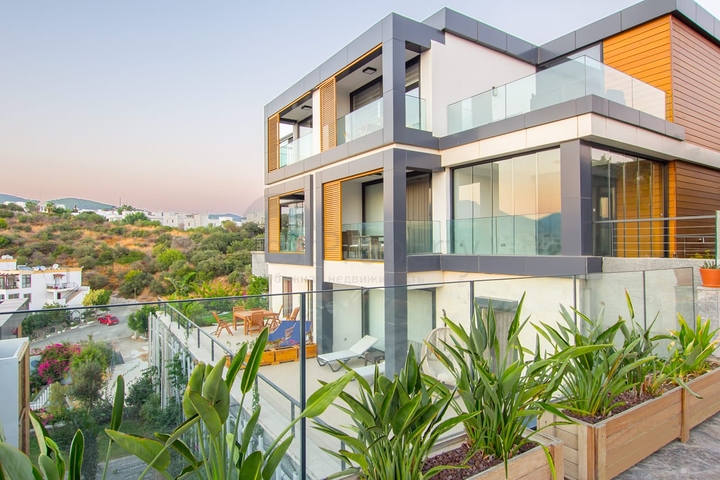 Доступные квартиры в центре Бодрума с видом на Море и город!