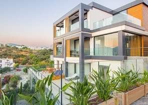 Доступные квартиры в центре Бодрума с видом на Море и город!