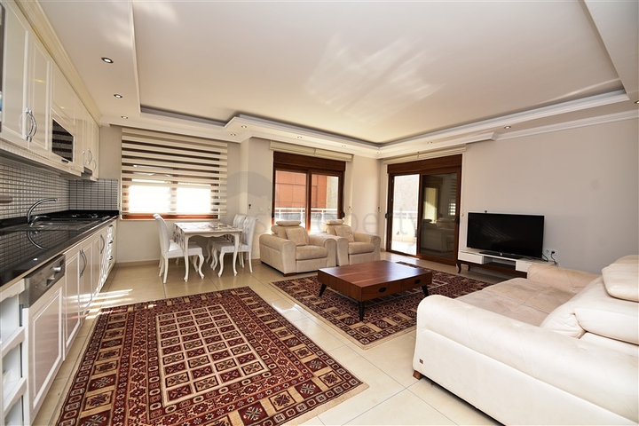 Трехкомнатная квартира с большой кухней