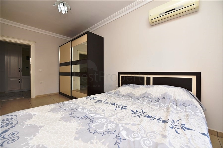 Трехкомнатная квартира с большой кухней