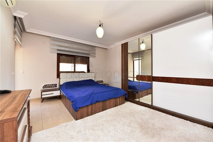 Трехкомнатная квартира с большой кухней