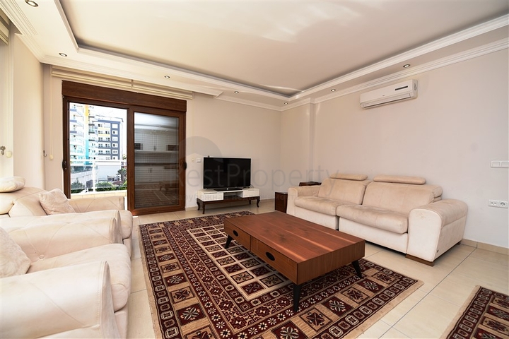 Трехкомнатная квартира с большой кухней