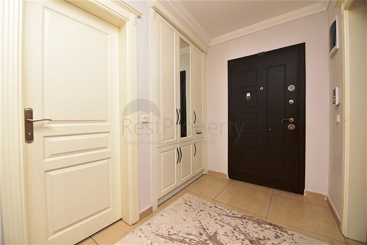 Трехкомнатная квартира с большой кухней