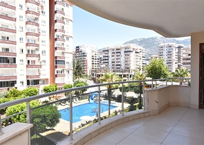 Трехкомнатная квартира с большой кухней