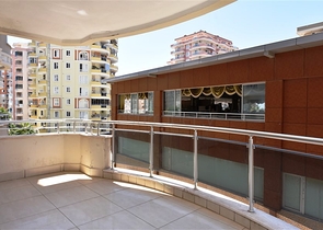 Трехкомнатная квартира с большой кухней