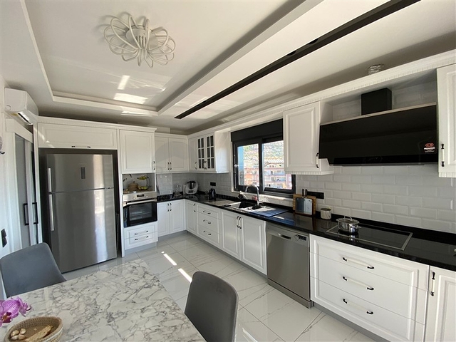 Стильная квартира с видом на море в районе Клеопатра