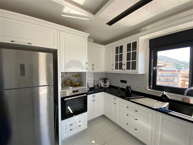 Стильная квартира с видом на море в районе Клеопатра