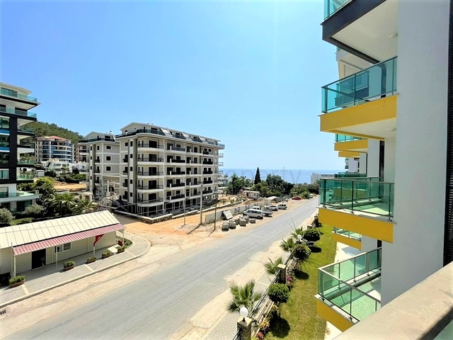 Квартира 2+1 в комплексе на первой береговой линии в Каргыджаке.