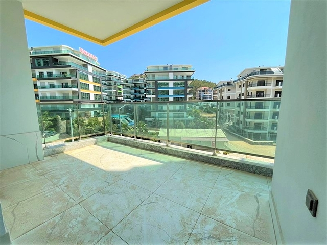 Квартира 2+1 в комплексе на первой береговой линии в Каргыджаке.