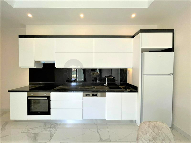 Квартира 2+1 в комплексе на первой береговой линии в Каргыджаке.