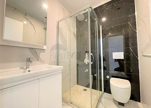 Квартира 2+1 в комплексе на первой береговой линии в Каргыджаке.