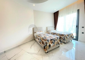 Квартира 2+1 в комплексе на первой береговой линии в Каргыджаке.