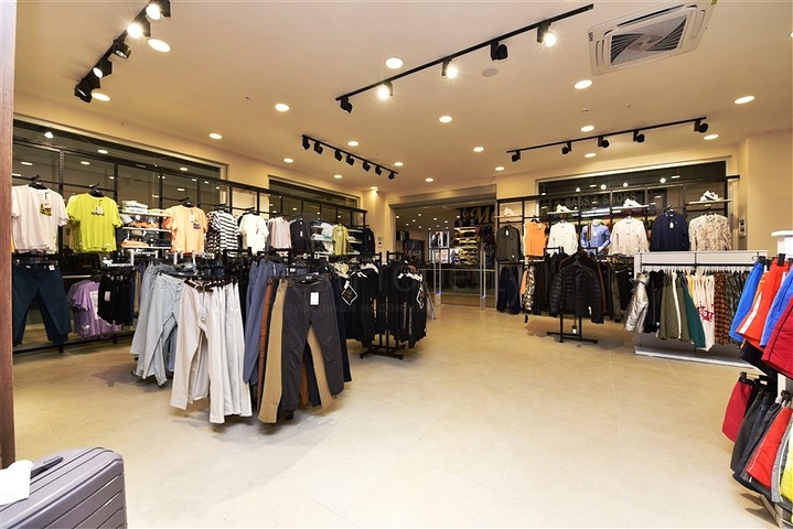 Коммерческие помещения в торговом центре в районе Окурджалар 