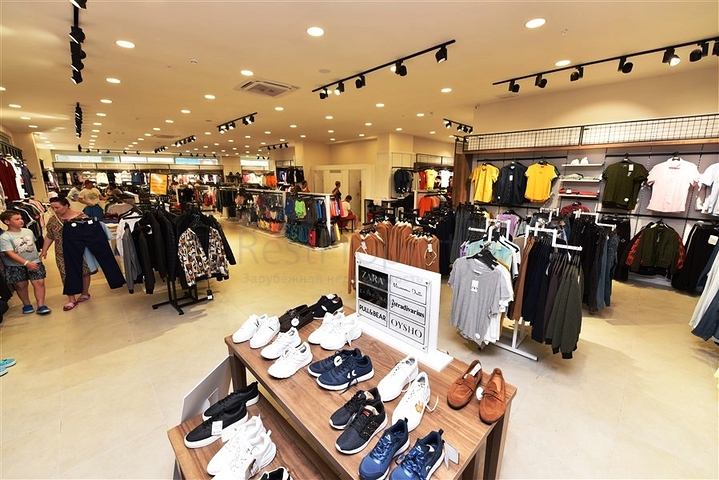 Коммерческие помещения в торговом центре в районе Окурджалар 