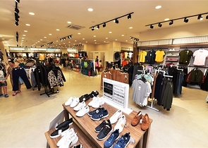 Коммерческие помещения в торговом центре в районе Окурджалар 