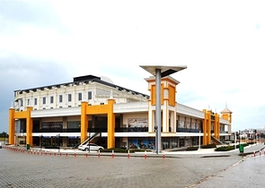 Коммерческие помещения в торговом центре в районе Окурджалар 