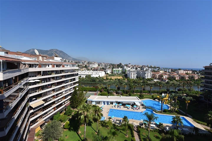 Квартира 3+1 в жилом комплексе с отельной инфраструктурой в Тосмуре