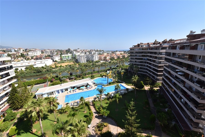 Квартира 3+1 в жилом комплексе с отельной инфраструктурой в Тосмуре