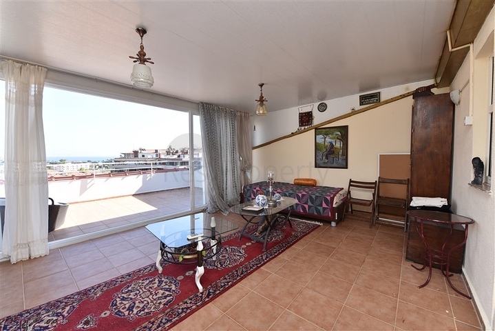 Квартира 3+1 в жилом комплексе с отельной инфраструктурой в Тосмуре