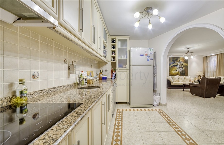 Просторный пентхаус в центре Аланья