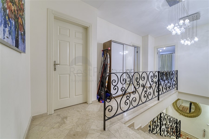 Просторный пентхаус в центре Аланья