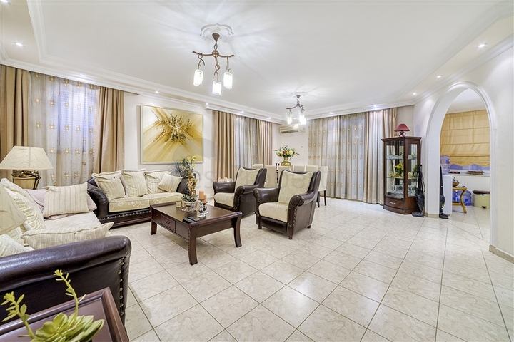 Просторный пентхаус в центре Аланья